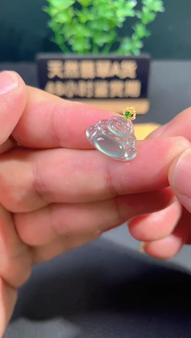 颈饰18K金镶嵌翡翠翡翠