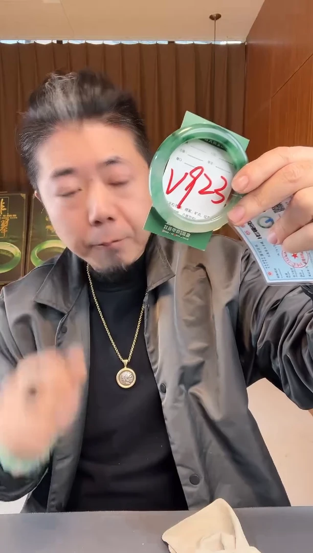 【闪购商品】石英质玉手镯未镶嵌非洲翠