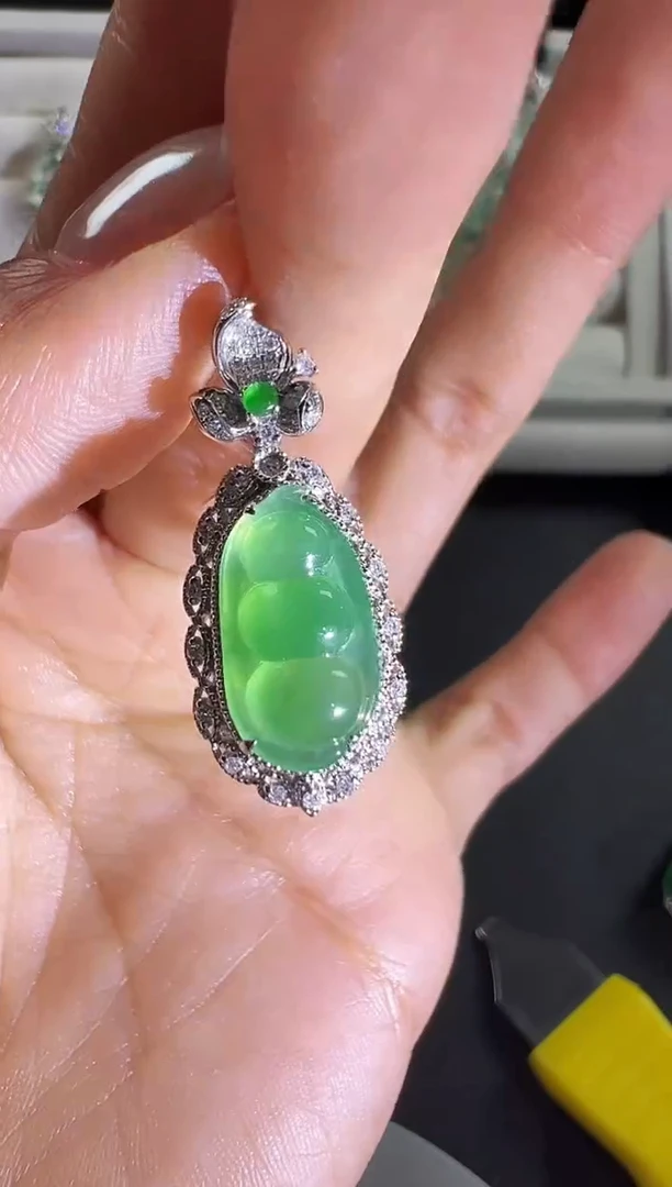 颈饰18K金镶嵌翡翠KHY1221-048