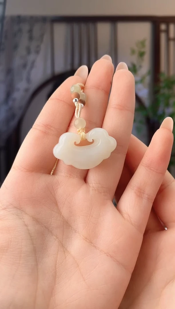 颈饰未镶嵌和田玉锁 无