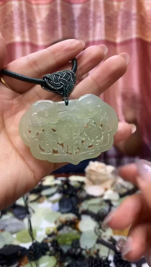 岫玉未镶嵌挂件