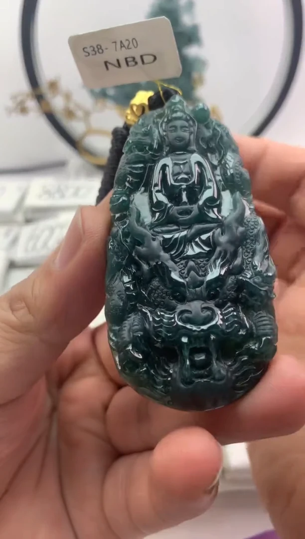 翡翠未镶嵌颈饰观音