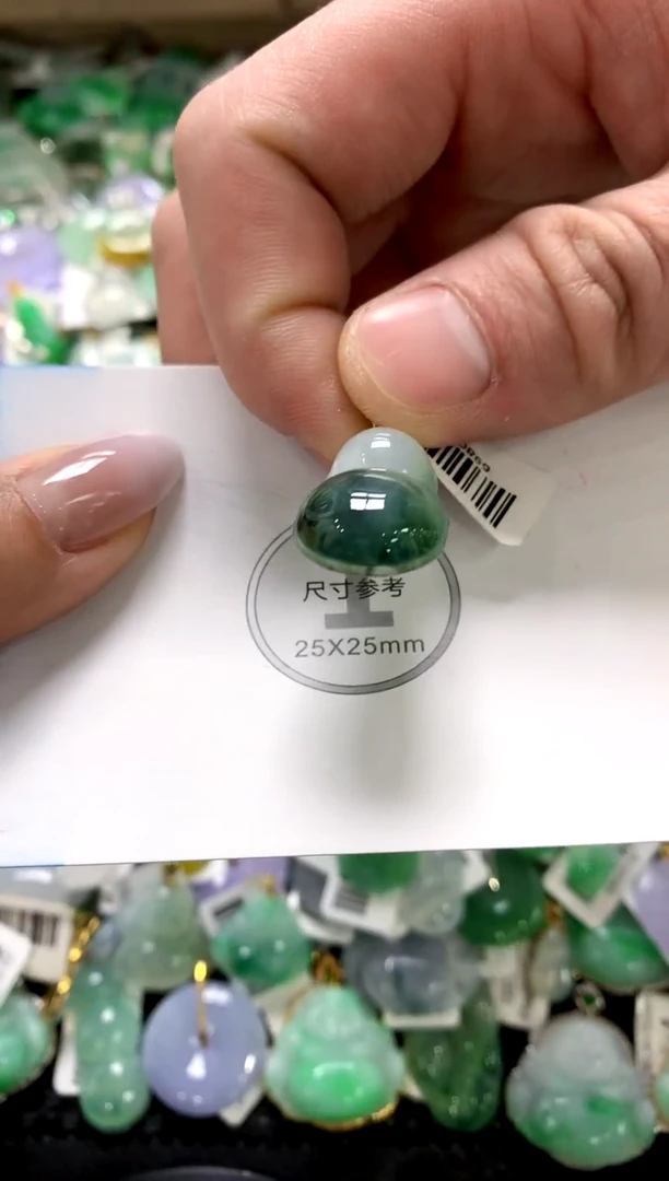 颈饰18K金镶嵌翡翠1111111111111111