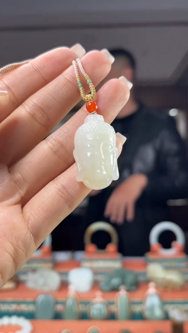 颈饰未镶嵌和田玉1包容