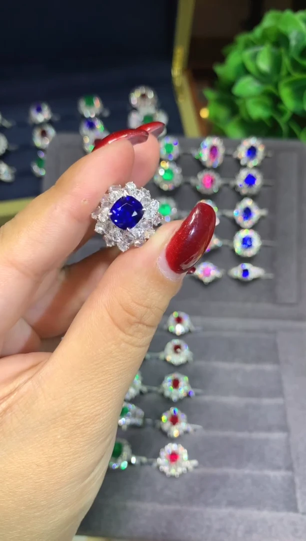 戒指蓝宝石18K金镶嵌3.07ct