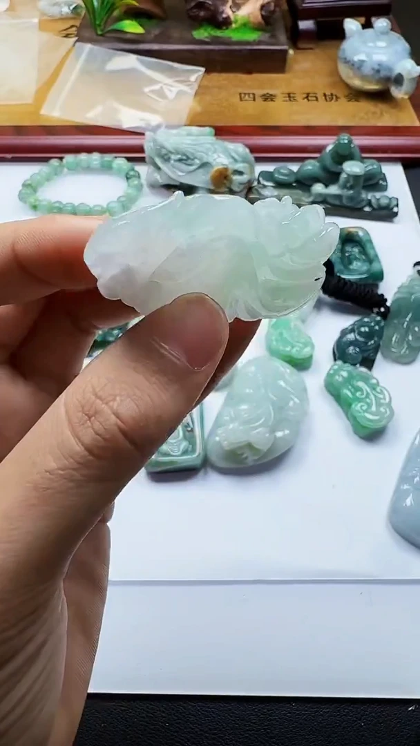 吊坠(不含链)未镶嵌翡翠1