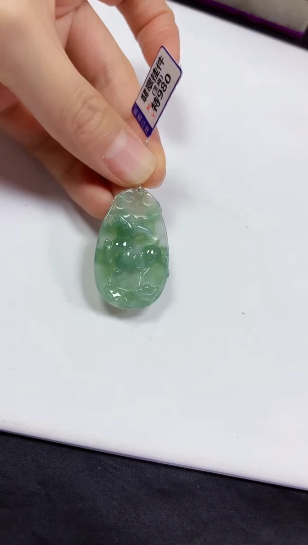 【闪购商品】翡翠颈饰未镶嵌牛
