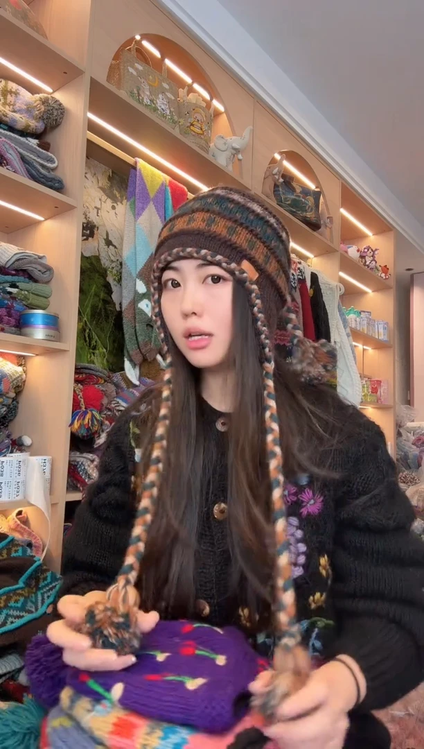 羊毛咖色大辫护耳帽美丽如