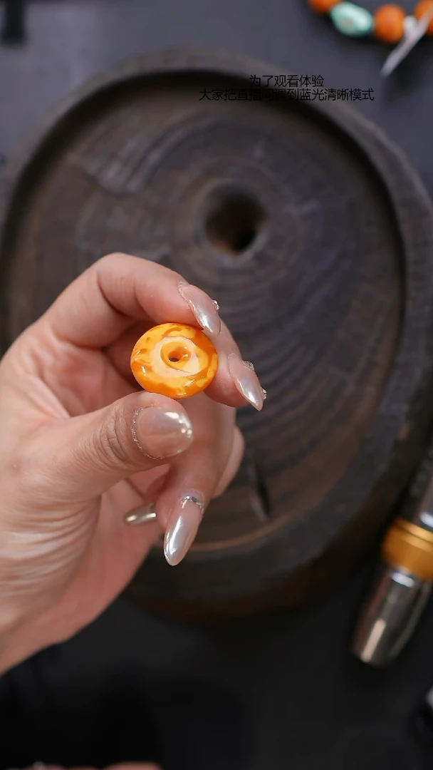 【闪购商品】琥珀裸石未镶嵌亮皮花蜡扣子