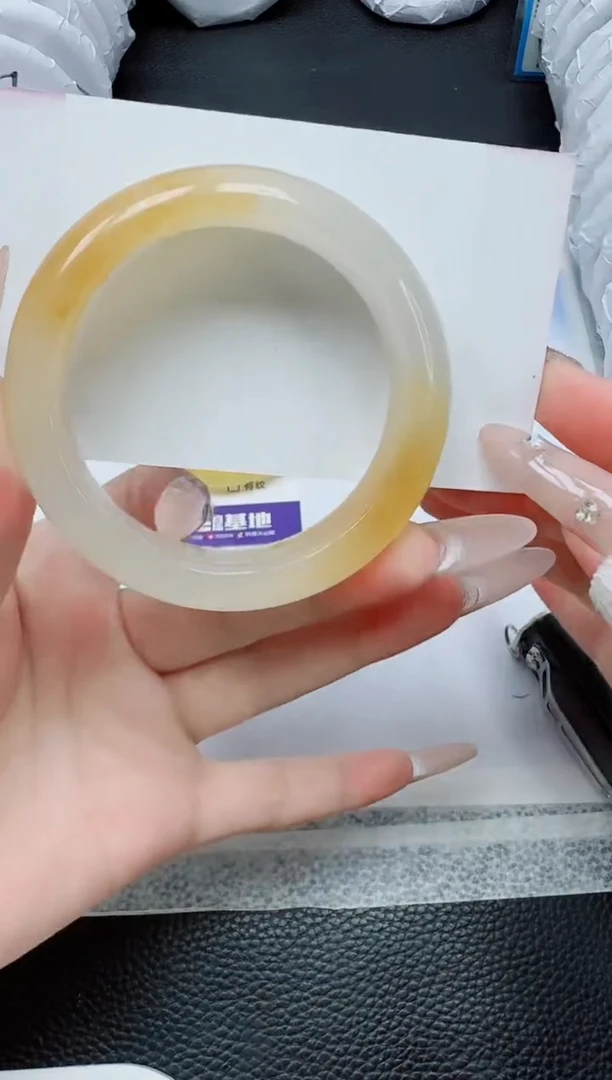 石英质玉手镯未镶嵌92