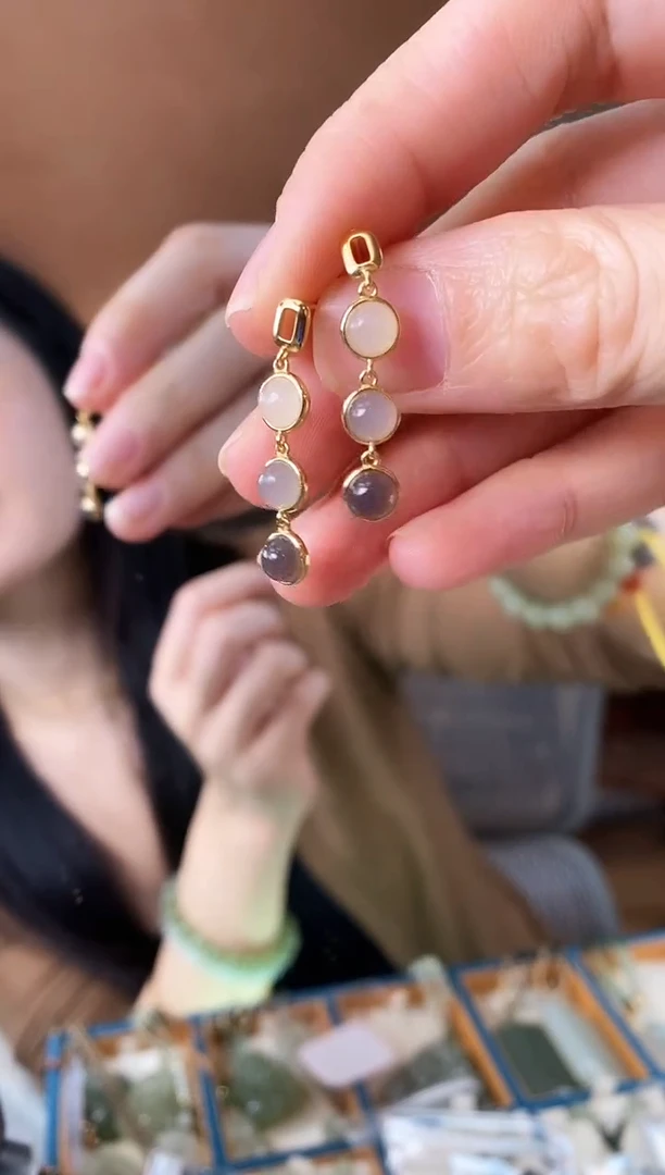 颈饰未镶嵌和田玉银镶烟紫渐变和田玉耳钉