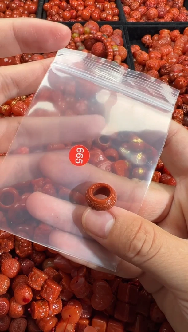 南红玛瑙未镶嵌颈饰1