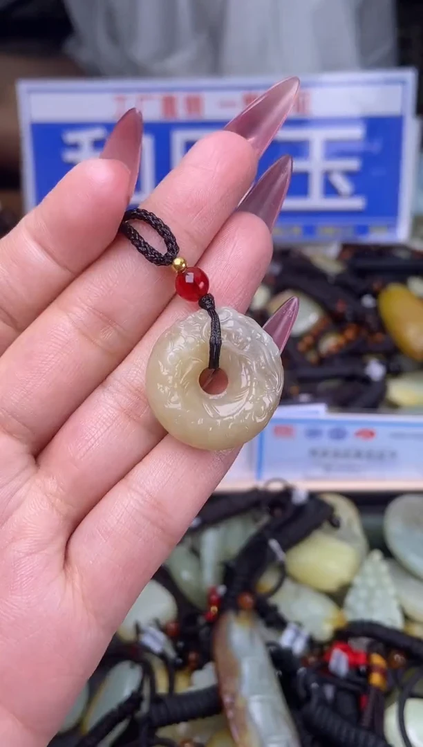 和田玉未镶嵌颈饰1