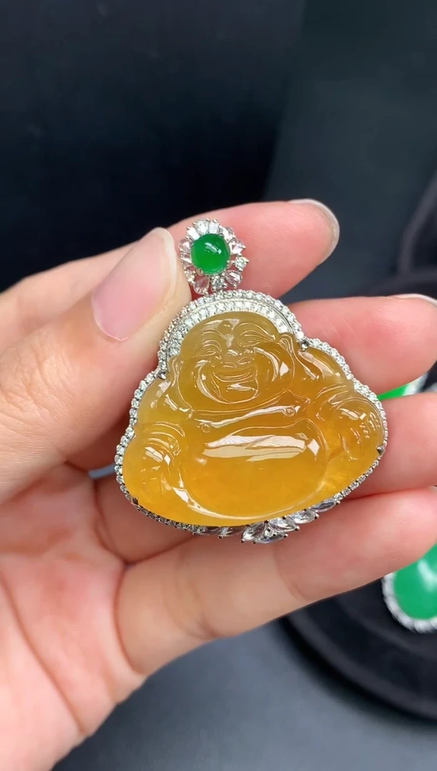 颈饰18K金镶嵌翡翠佛