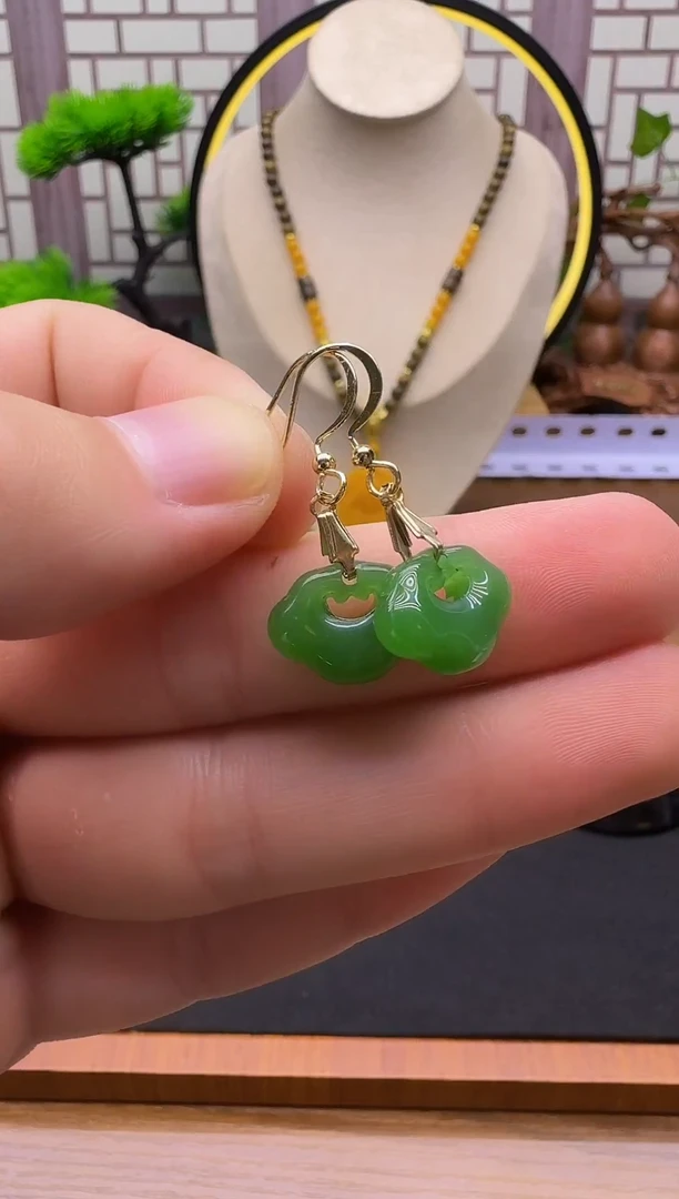 14K金镶嵌和田玉耳饰E179