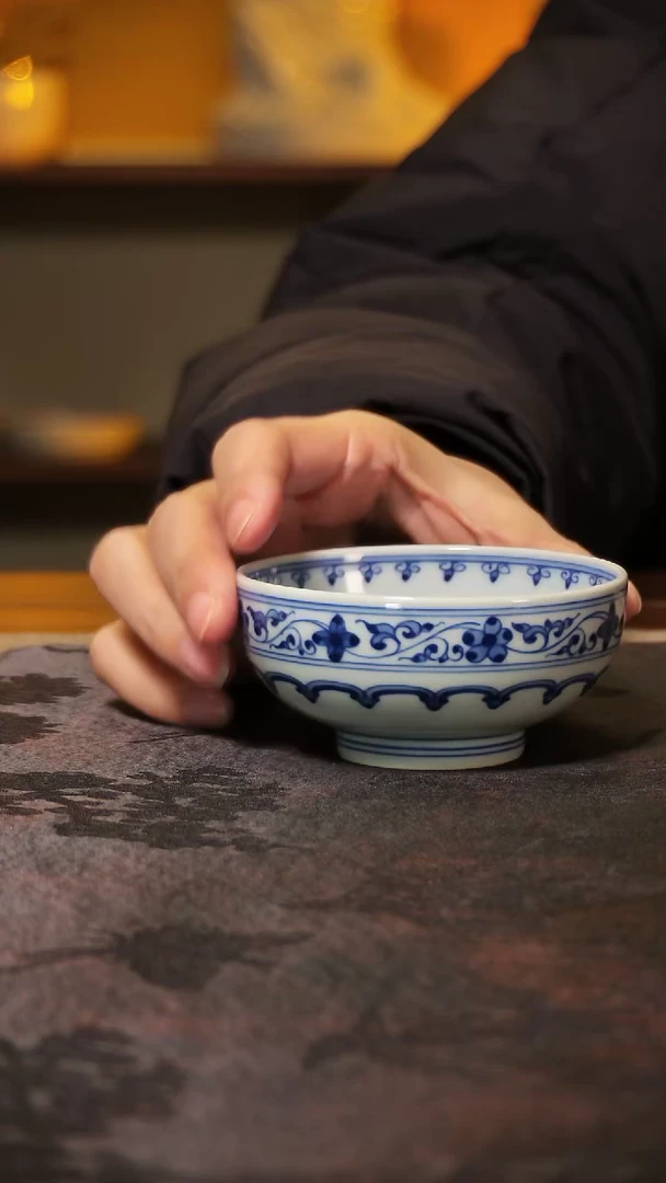 青花宝相纹普洱杯