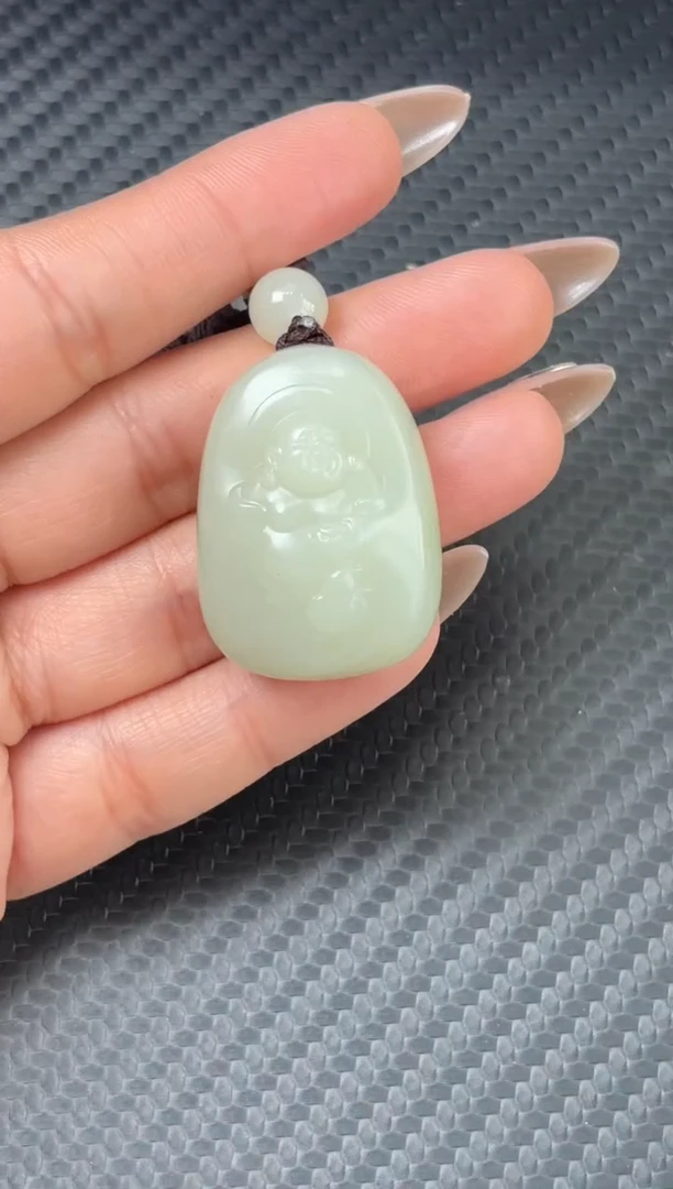吊坠(赠链)未镶嵌和田玉且末迪克兰一细微色差吊坠