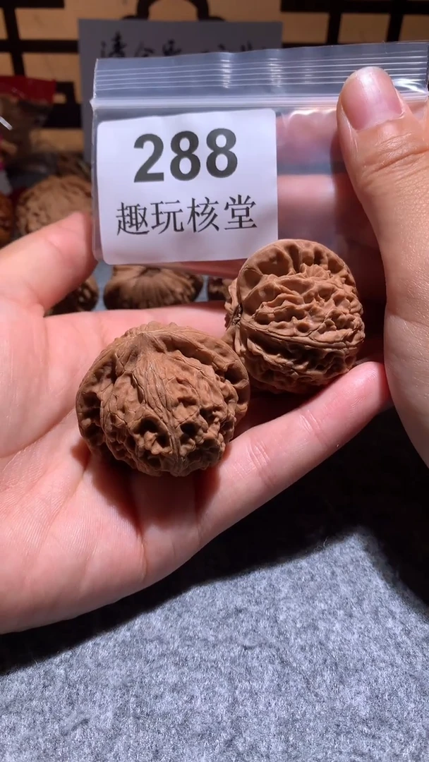 把件文玩核桃【趣玩核堂】 288号，44左右宫灯