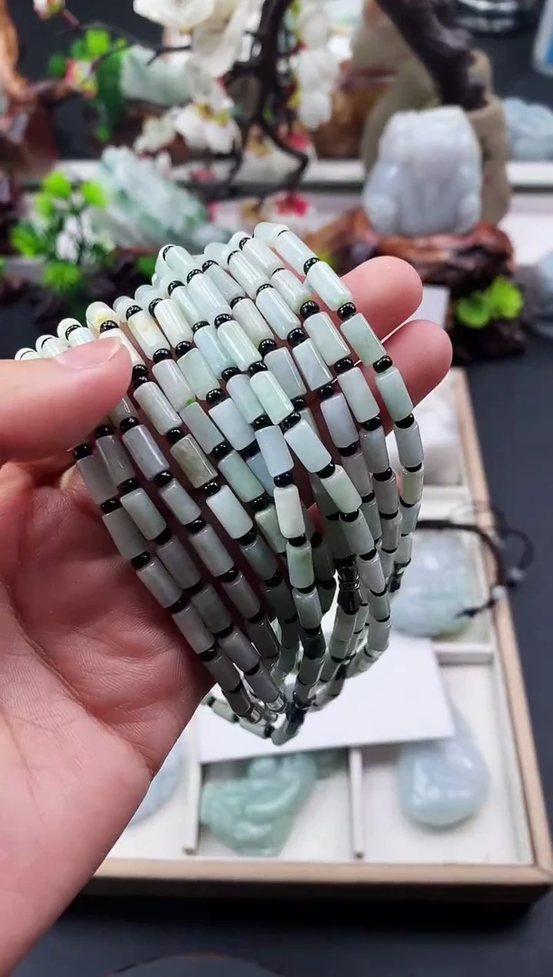 颈饰未镶嵌翡翠天然缅甸A货翡翠随机发一件