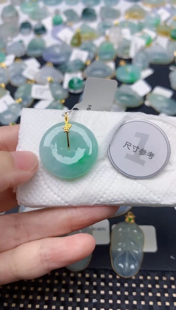 颈饰18K金镶嵌翡翠天然缅甸A货翡翠