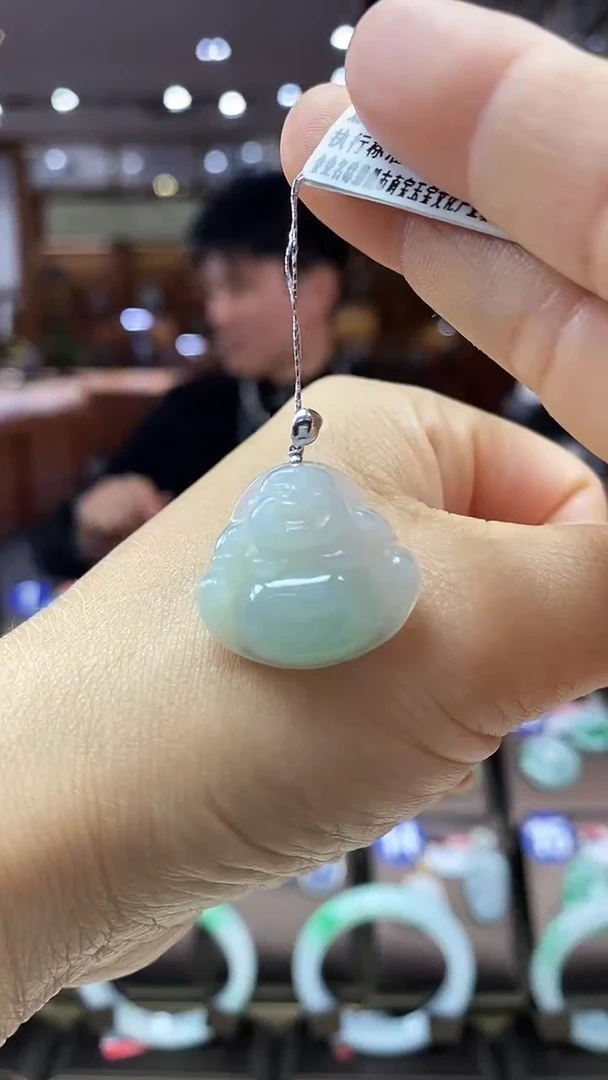 颈饰18K金镶嵌翡翠佛公