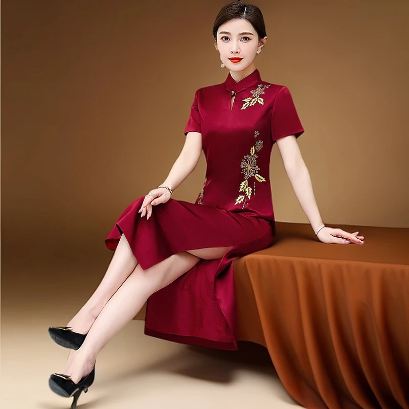 中式复古刺绣旗袍喜妈妈婚宴礼服喜婆婆连衣裙酒红色时尚年轻短款