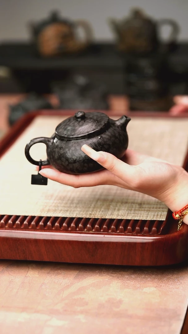 归玉堂冰碛岩重工雕刻斑斓鱼籽寒江壶220cc