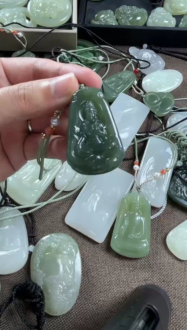 颈饰未镶嵌和田玉观音