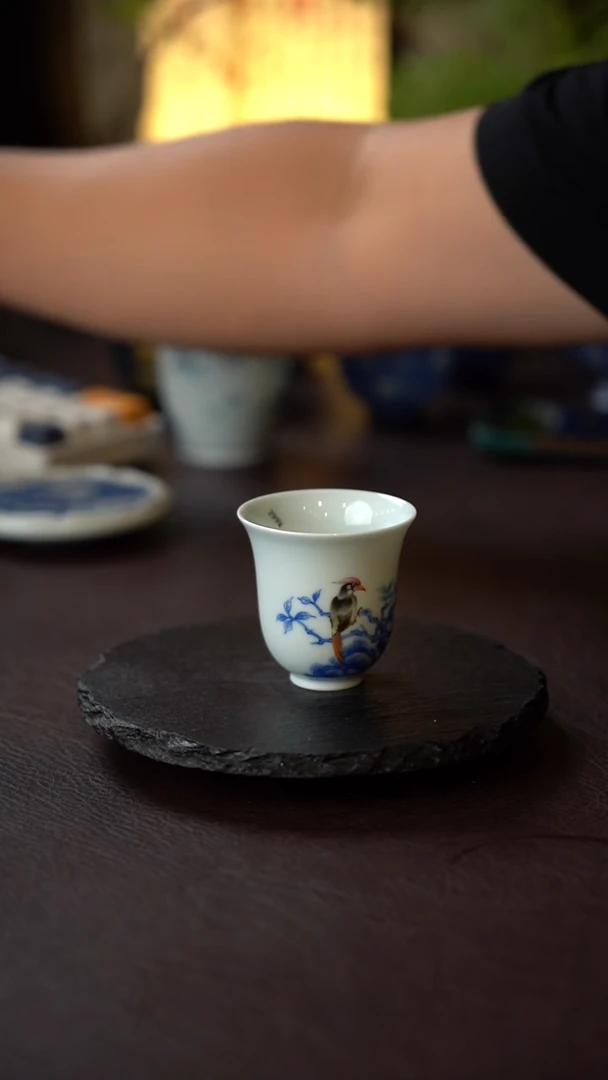 景德镇全手工手绘斗彩翠鸟铃铛杯01号