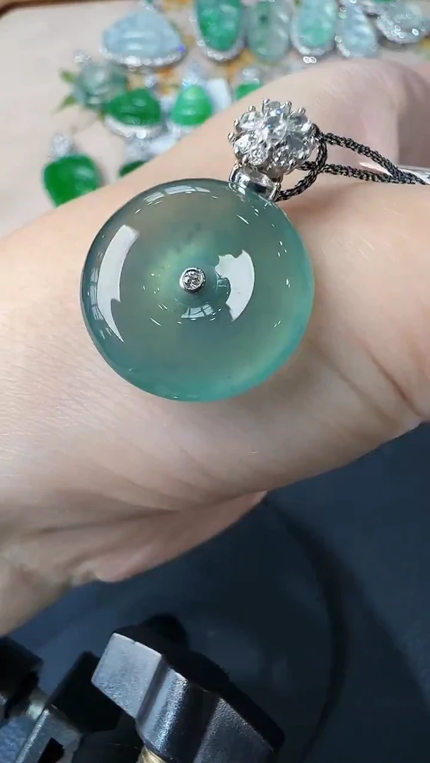 翡翠18K金镶嵌吊坠(不含链)21