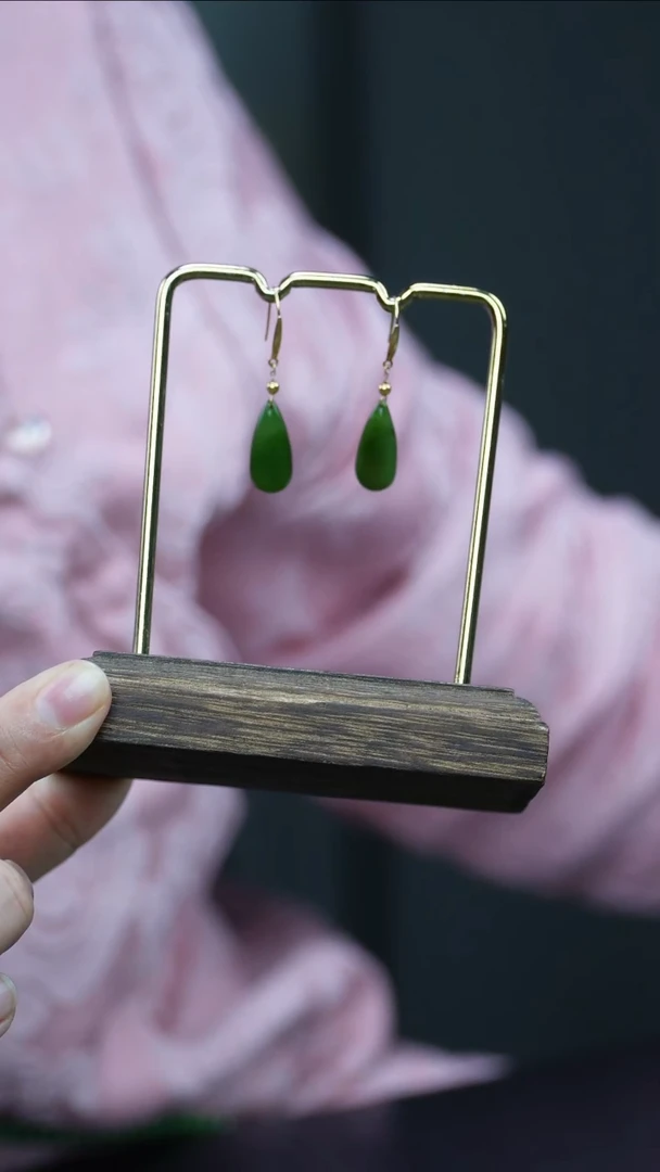 18K金镶嵌和田玉耳饰1