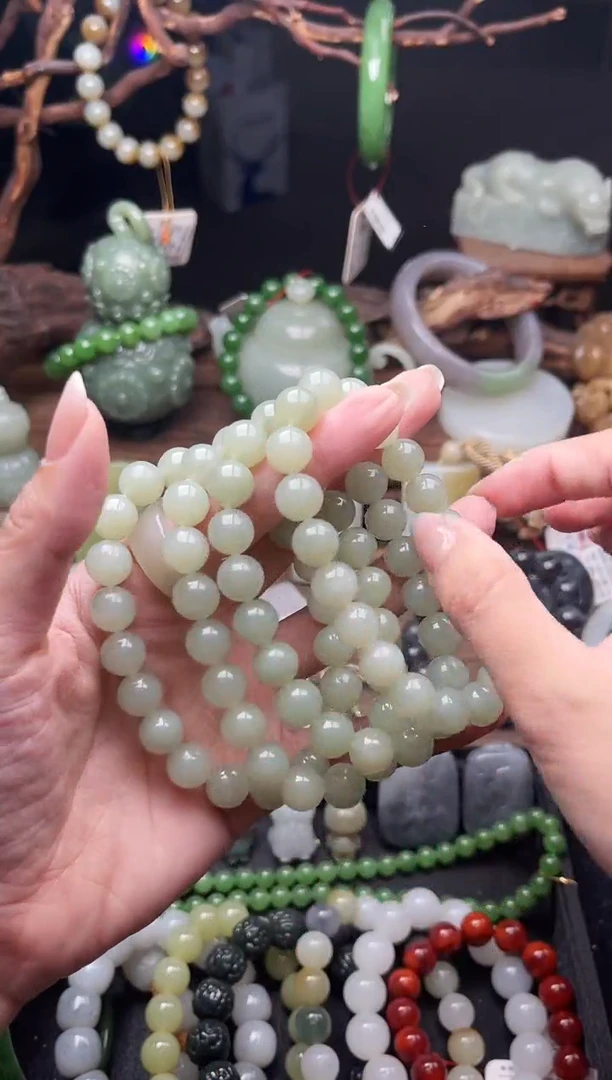 手串未镶嵌和田玉卡10且末青白 圆珠多样性发一有瑕疵