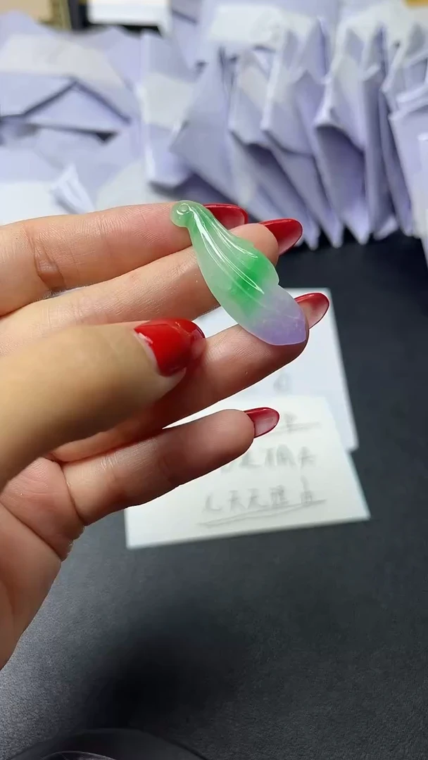 翡翠未镶嵌颈饰时尚女士精品吊坠