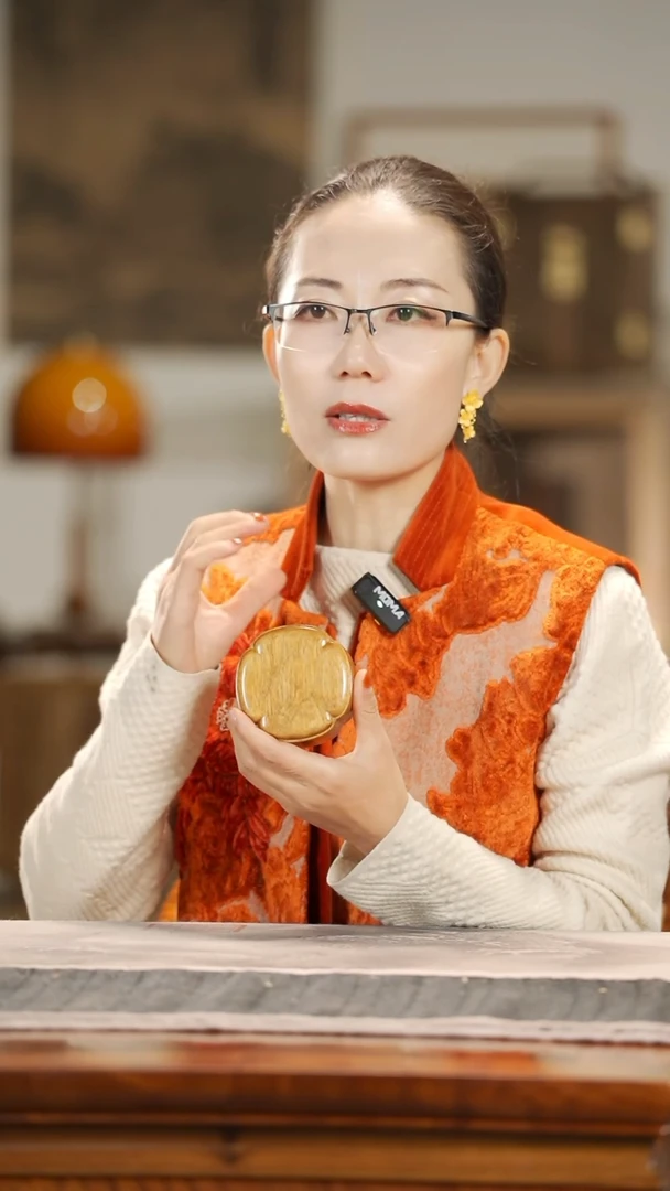 【闪购商品】金丝楠木雕海棠盒