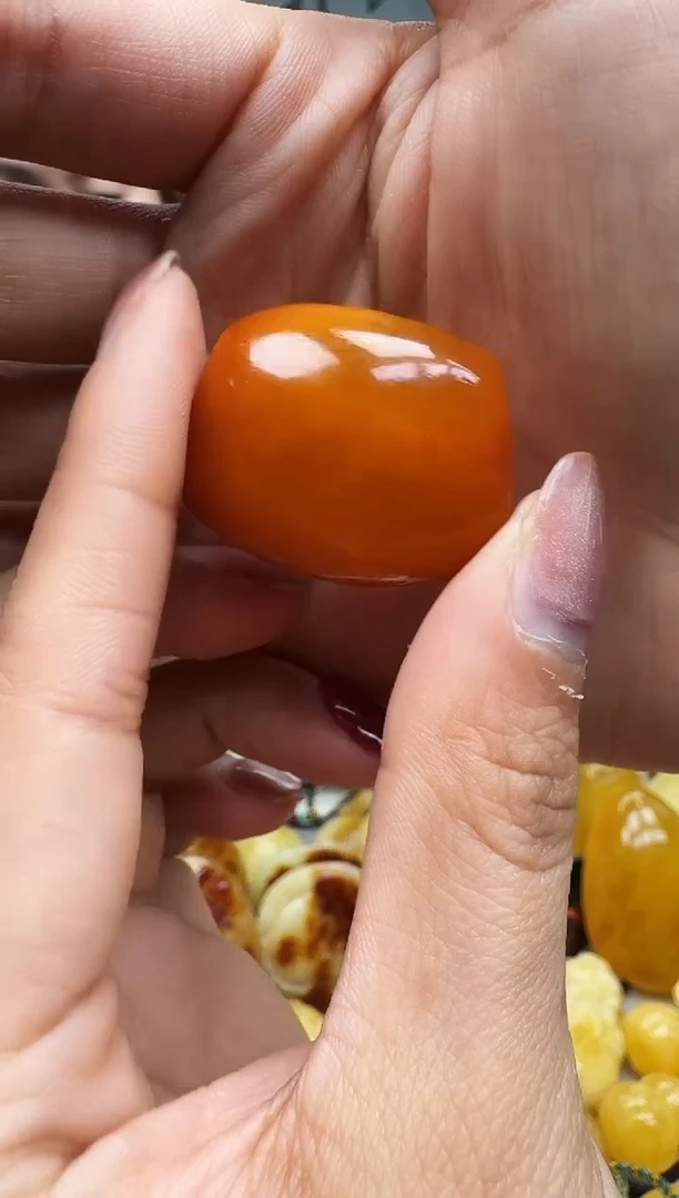 【闪购商品】琥珀裸石未镶嵌之子