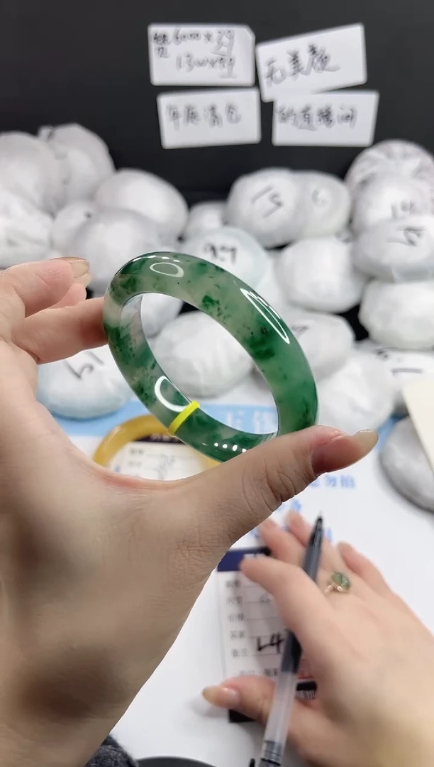 未镶嵌手镯石英质玉多样性发货L43