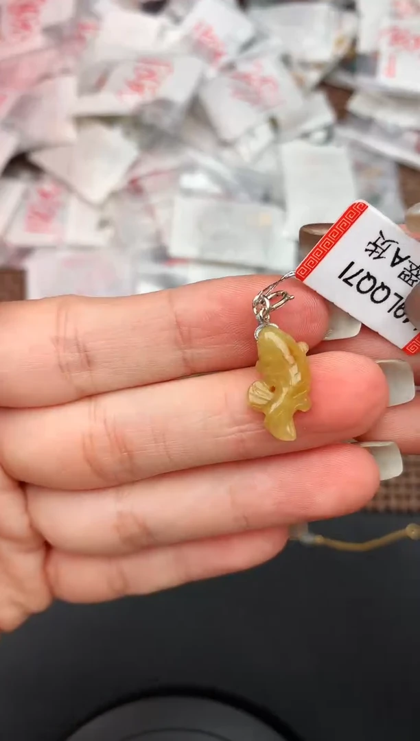 未镶嵌挂件翡翠—