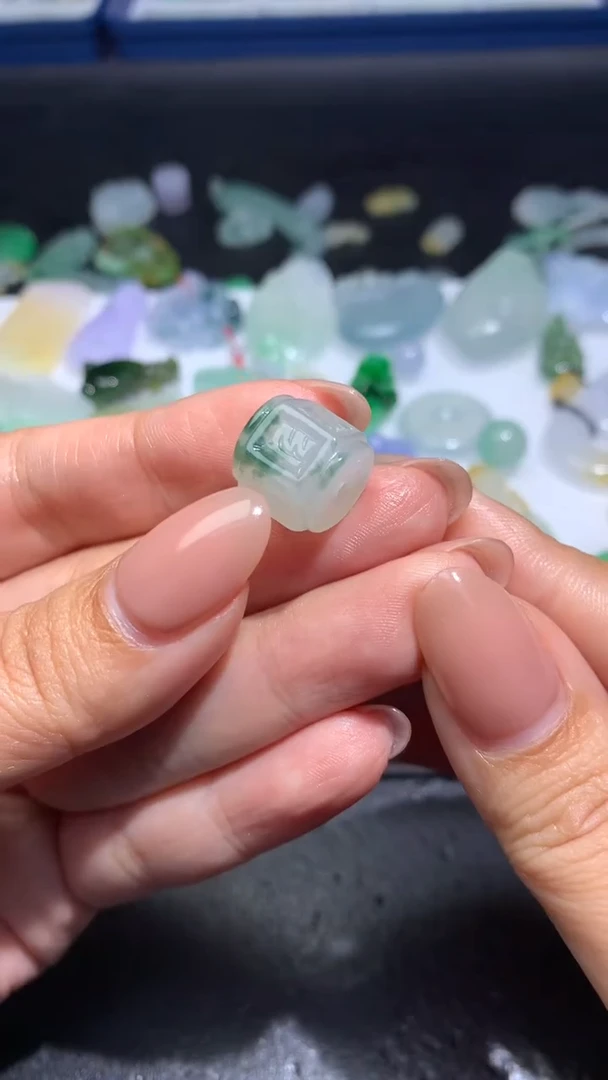 未镶嵌定制翡翠毛货