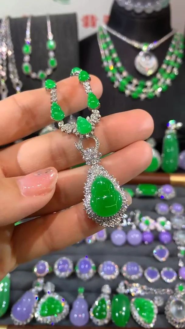 项链18K金镶嵌翡翠套链