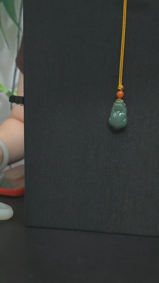 和田玉未镶嵌颈饰七***花和田玉 未镶嵌 颈饰 七*花