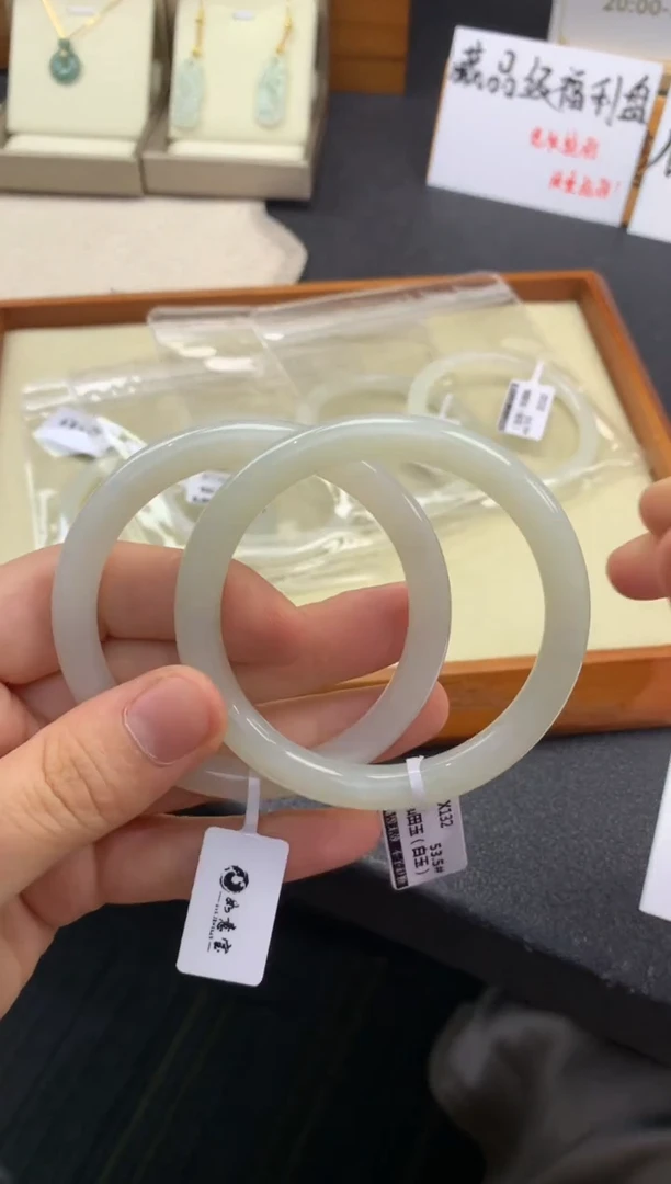 和田玉手镯未镶嵌ZX132 和田玉白玉手镯 多样性发其一