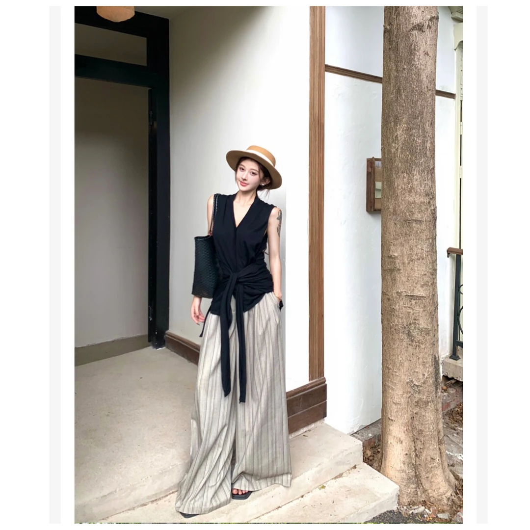 优秀的金蘑菇黑色薄款针织衫女V领马甲背心+夏日老钱条纹阔腿裤女