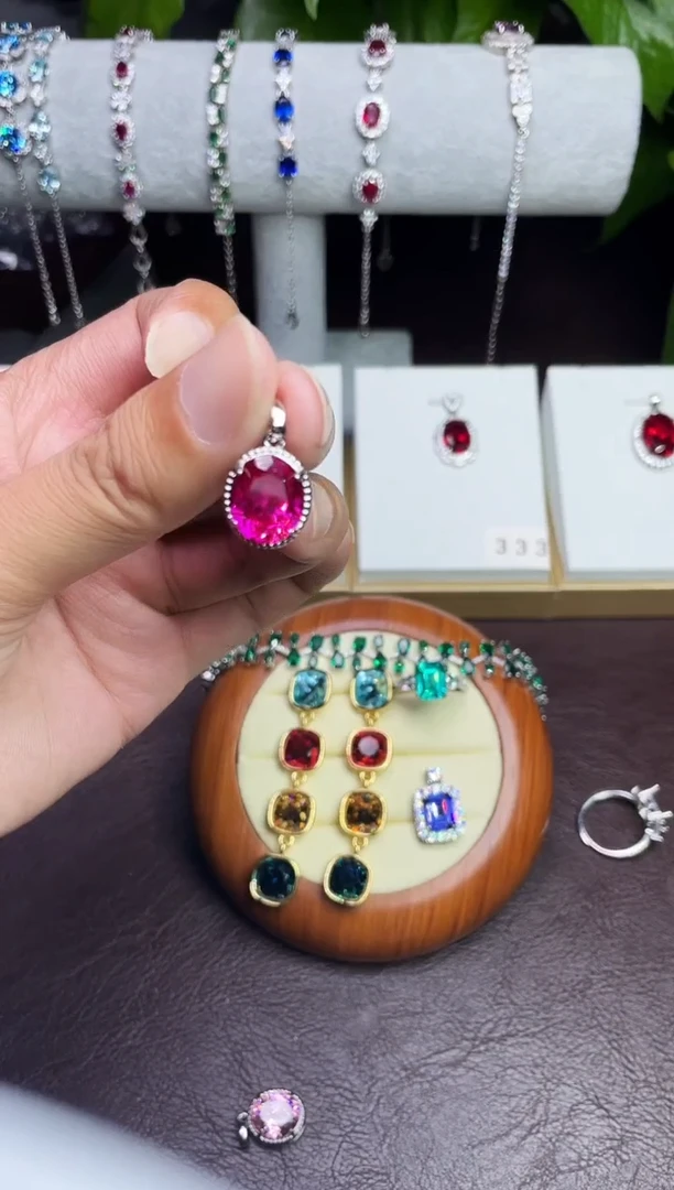 合金颈饰合成钻石热粉吊坠