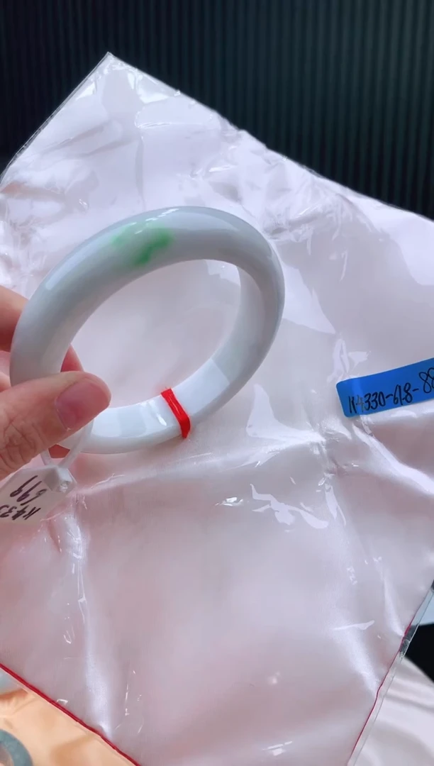 未镶嵌手镯翡翠61+