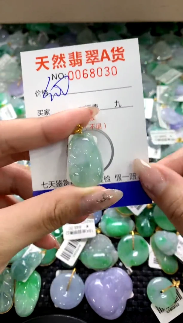 颈饰18K金镶嵌翡翠1111111111111111