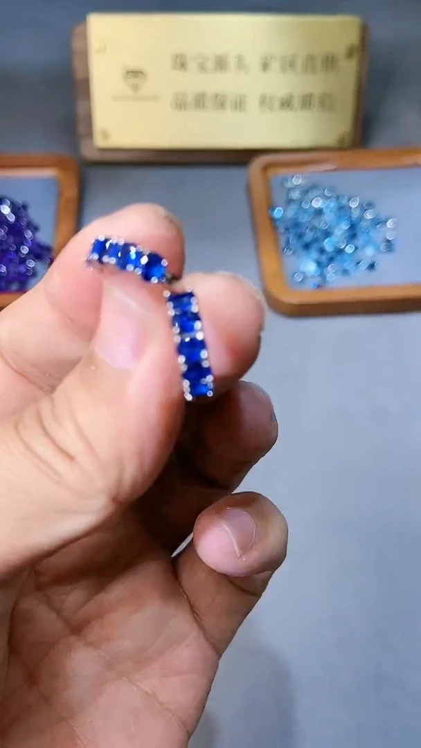 【闪购商品】蓝宝石耳饰银S925镶嵌1564