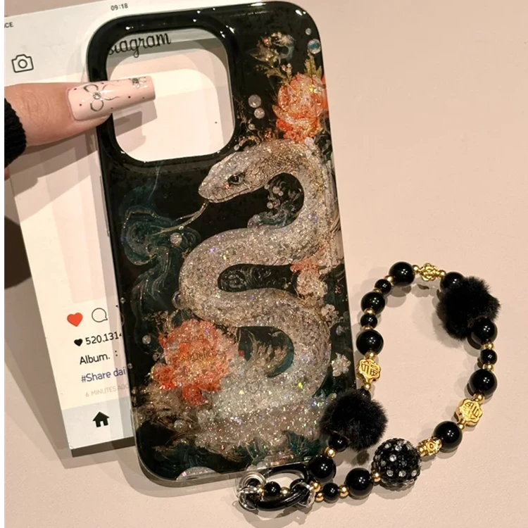 新中式黑底闪粉莲花小蛇适用苹果16pro手机壳15promax手链14新13