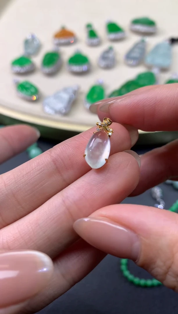 【闪购商品】翡翠吊坠(不含链)18K金镶嵌76天然A货翡翠