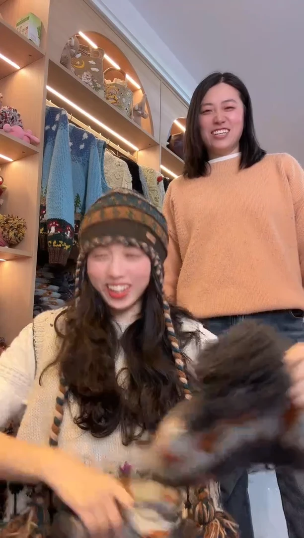 羊毛咖色大辫护耳帽