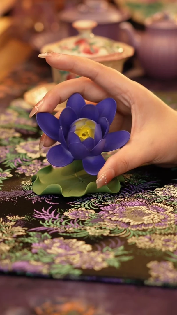 蓝莲花香插········